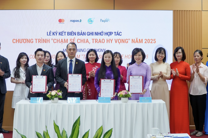 Lễ ký kết biên bản ghi nhớ hợp tác giữa Trung ương Hội Liên hiệp Phụ nữ Việt Nam và NAPAS, Mastercard, Payoo "Chạm sẻ chia, trao hy vọng" đến phụ nữ yếu thế