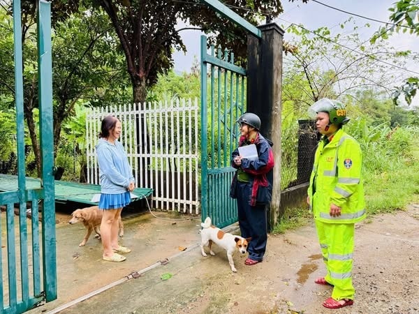 Đà Nẵng: Hỗ trợ người dân khu vực Suối Đá di dời tránh bão