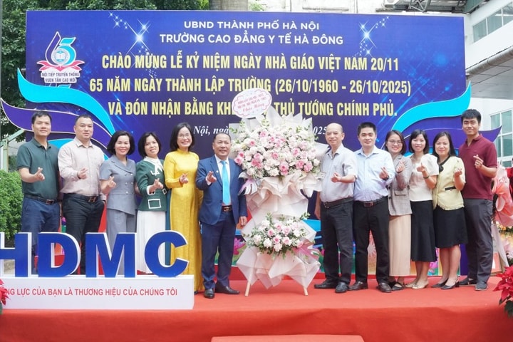 Trường Cao đẳng Y tế Hà Đông đón nhận Bằng khen của Thủ tướng Chính phủ