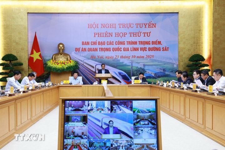 Thủ tướng Phạm Minh Chính chủ trì họp thúc đẩy các dự án đường sắt