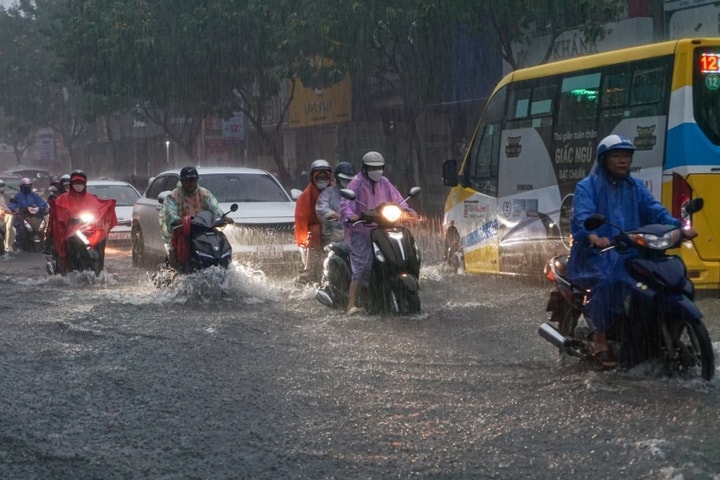 Bão số 12 suy yếu thành áp thấp nhiệt đới