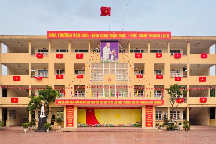 Quảng Ninh: Cách chức hiệu trưởng bị tố nâng điểm cho học sinh