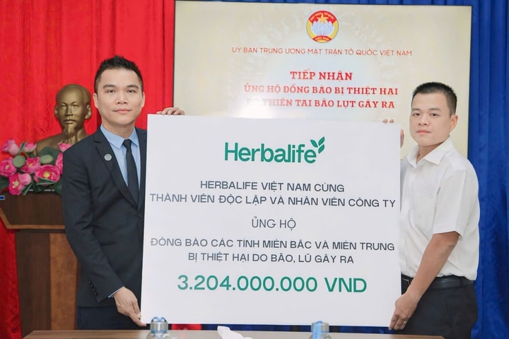 Herbalife Việt Nam đóng góp hơn 3,2 tỷ đồng hỗ trợ đồng bào miền Bắc và miền Trung bị ảnh hưởng bởi thiên tai