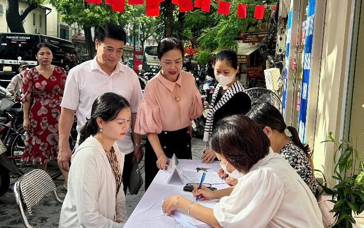Phường Hoàn Kiếm tổ chức khám sức khỏe sinh sản cho cán bộ, công chức, người lao động nữ