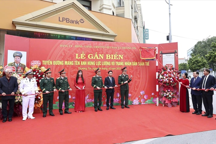 Xã Thường Tín gắn biển  đường Lê Công Hành và đường Doãn Tuế