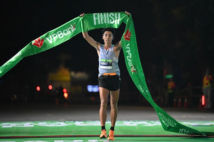 Huỳnh Anh Khôi, Phạm Thị Hồng Lệ vô địch giải marathon quốc tế Hà Nội 2025