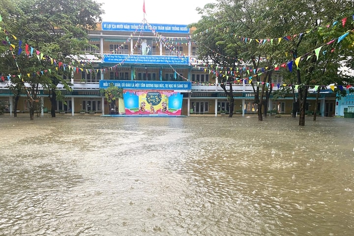 Thủ tướng Chính phủ chỉ đạo khẩn ứng phó mưa lũ đặc biệt lớn ở miền Trung