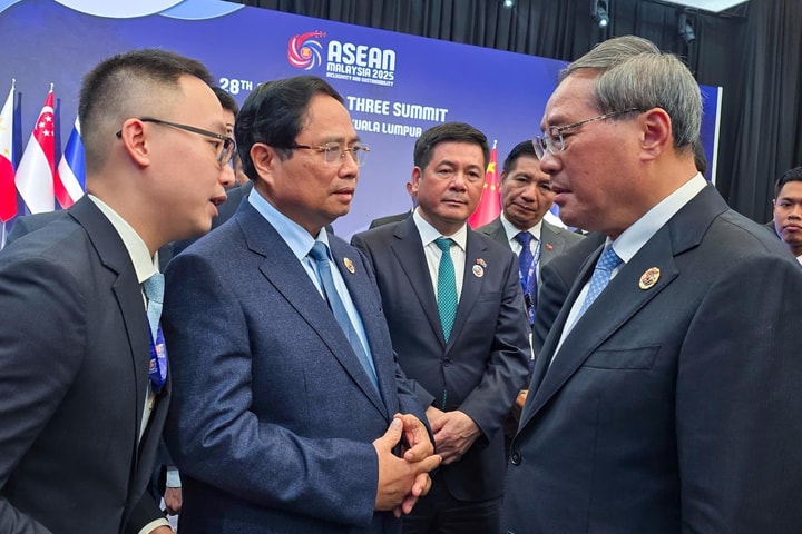 Thủ tướng Phạm Minh Chính gặp Thủ tướng Trung Quốc Lý Cường