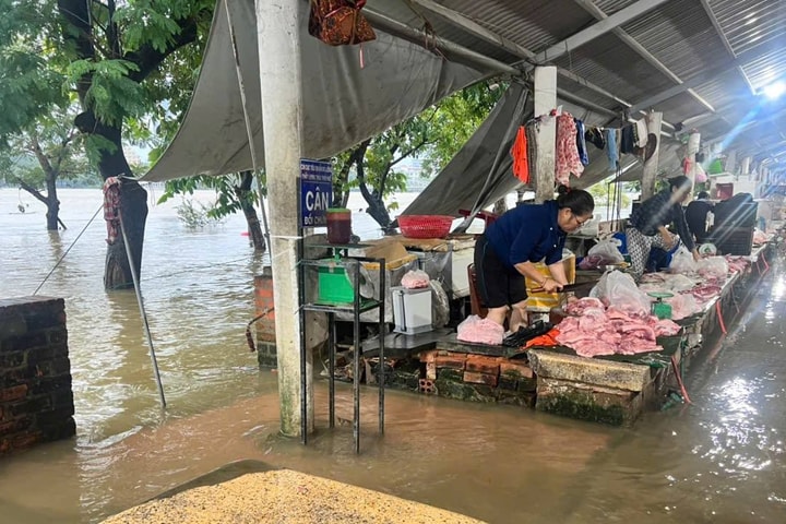 Huế khẩn trương ứng phó với mưa lũ, bảo đảm an toàn cho người dân