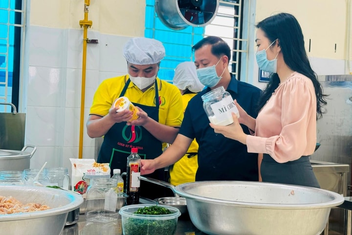 [Podcast] Tin tức ngày 27-10: Hà Nội kiểm tra đột xuất bếp ăn bán trú