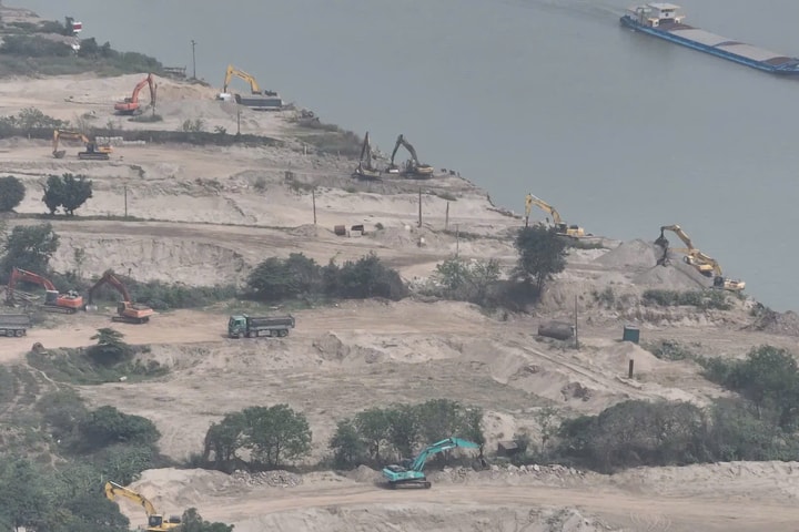 Không đấu giá quyền khai thác khoáng sản tại 3 mỏ cát