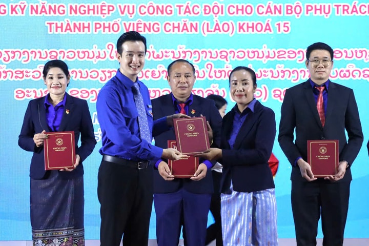 Cán bộ Thành đoàn Viêng Chăn hoàn thành khóa bồi dưỡng nghiệp vụ tại Hà Nội