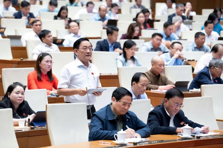 Đại biểu Quốc hội đề nghị sớm điều chỉnh tăng lương cơ sở