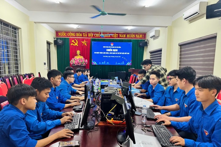 Tuổi trẻ xã Phù Đổng chung tay làm sạch cơ sở dữ liệu đất đai