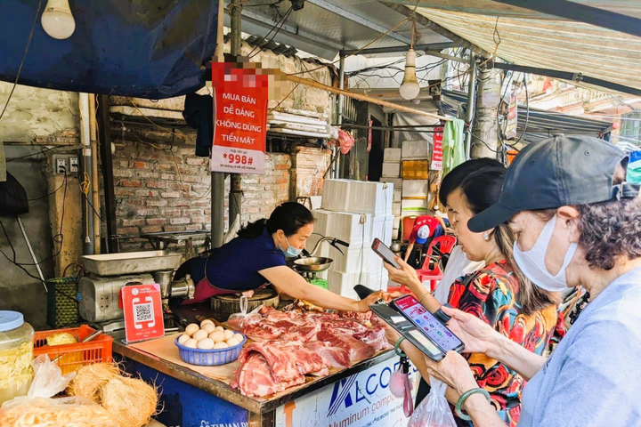 Hà Nội nhân rộng mô hình “Tuyến phố không dùng tiền mặt”, “chợ số”