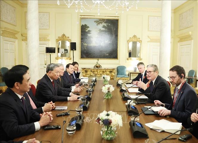 Thủ tướng Liên hiệp Vương quốc Anh và Bắc Ireland chủ trì Lễ đón chính thức và hội đàm với Tổng Bí thư Tô Lâm