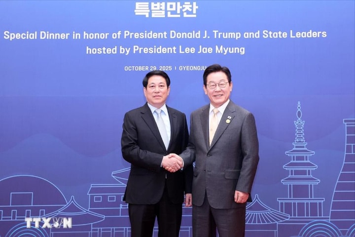 Chủ tịch nước Lương Cường dự tiệc tối chào mừng các nhà lãnh đạo APEC