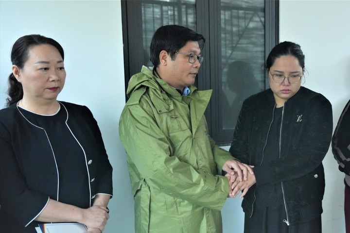 Lãnh đạo thành phố Huế: Thăm hỏi, động viên gia đình có trẻ tử vong giữa vùng lũ