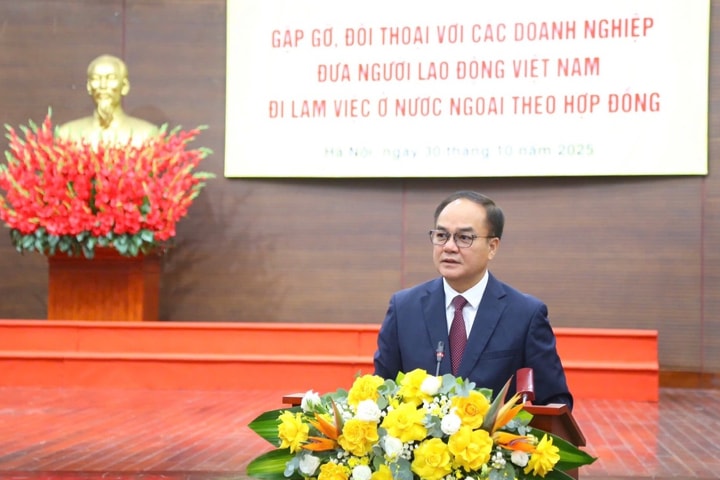 Hướng tới loại bỏ trung gian môi giới lao động Việt Nam đi làm việc ở nước ngoài theo hợp đồng