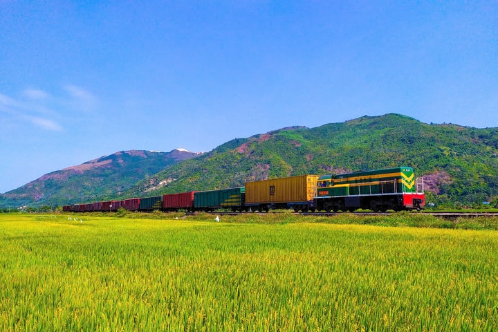 Đường sắt tiếp tục vận chuyển miễn phí hàng hóa cứu trợ đến vùng lũ miền Trung