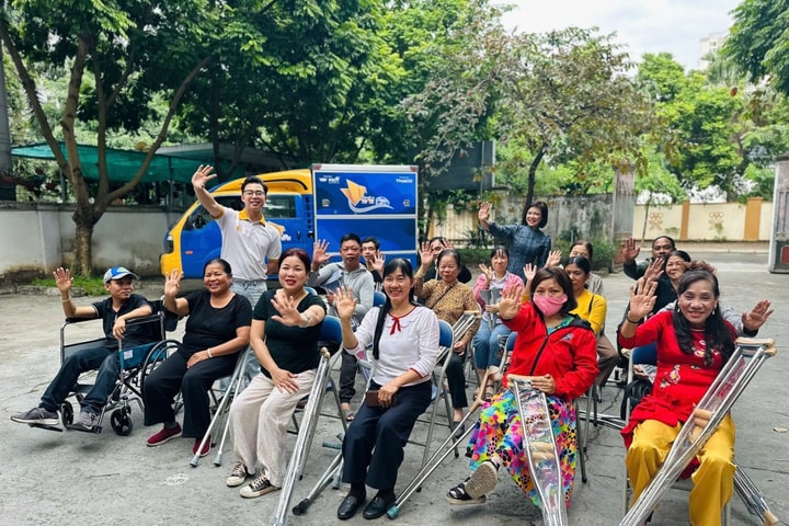 Hoa khôi Bế Thị Băng lan tỏa yêu thương cùng "Chuyến xe tử tế"