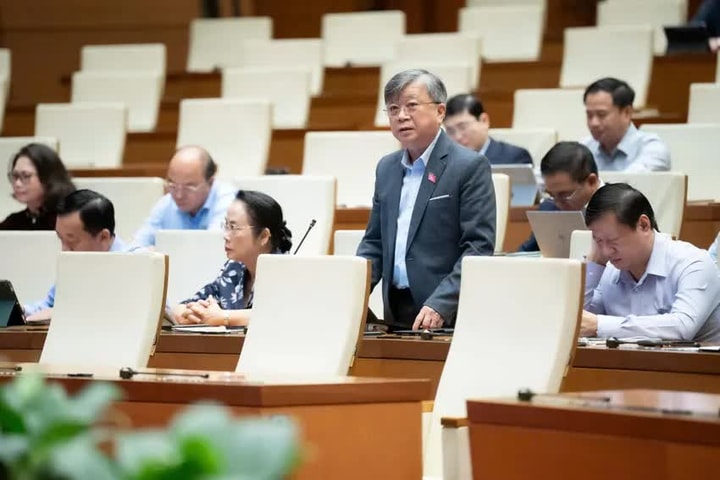Đại biểu đề nghị có quyết định đột phá về thu nhập và đãi ngộ đối với cán bộ, công chức, viên chức