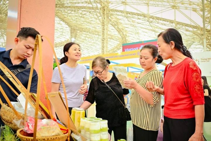 Thưởng thức ẩm thực Việt 3 miền tại Hội chợ Mùa Thu 2025