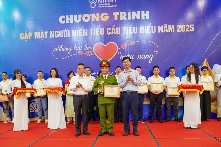 Tôn vinh 180 tấm gương hiến máu, hiến tiểu cầu