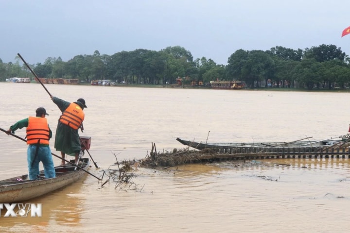 Mưa lũ làm 42 người chết và mất tích, hàng nghìn hecta hoa màu bị tàn phá