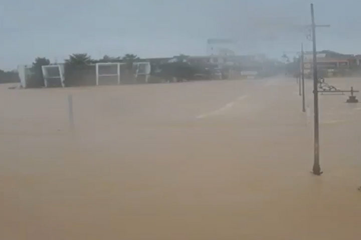 Huế: Nước sông Hương lên nhanh, nguy cơ ngập lụt diện rộng kéo dài