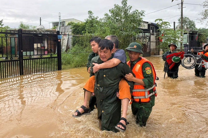Đà Nẵng chủ động, đoàn kết ứng phó bão số 13 sau mưa lũ lịch sử