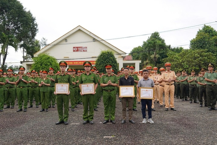 Quảng Ngãi: Khen thưởng công dân dũng cảm tố giác tội phạm