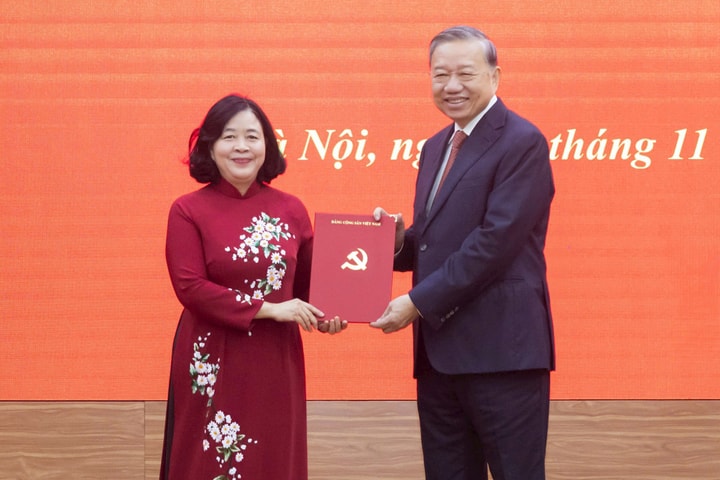 Đồng chí Bùi Thị Minh Hoài tham gia Ban Bí thư, giữ chức Bí thư Đảng ủy MTTQ, các đoàn thể Trung ương