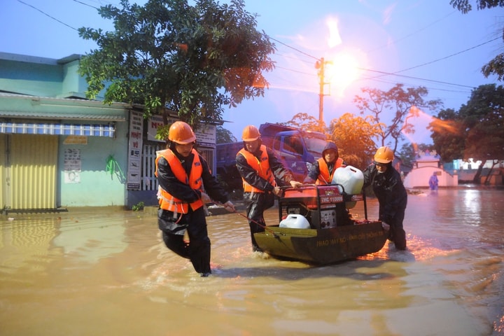 Viettel Huế là một trong 12 tập thể xuất sắc trong phòng, chống mưa lũ