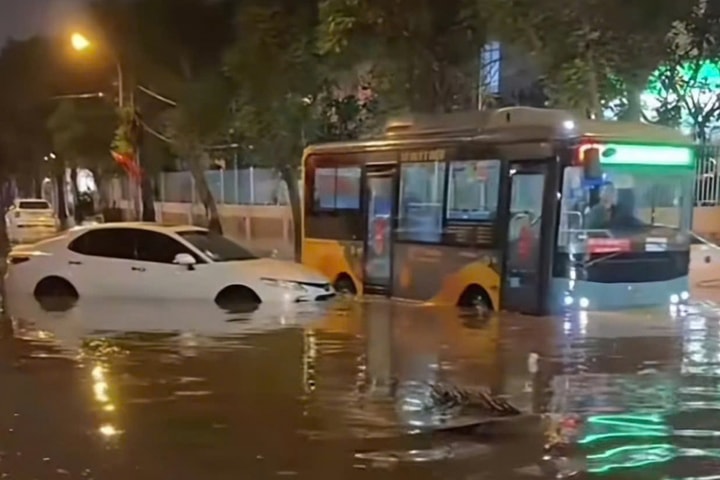 Cảnh báo ngập vùng trũng, ven sông tại TP.HCM do ảnh hưởng bão số 13 và triều cường