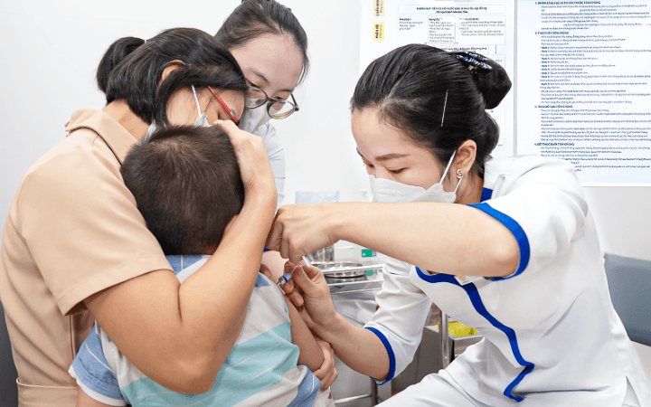Tiêm vắc xin phòng chống dịch bệnh viêm não mô cầu hiệu quả