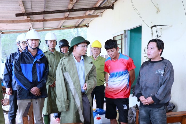 Quảng Ngãi: Người dân tuyệt đối không chủ quan trước bão số 13