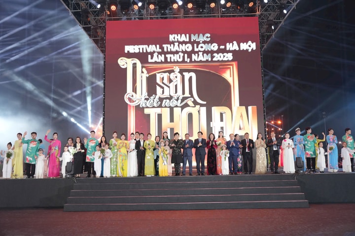 Rực rỡ sắc màu di sản đêm khai mạc "Festival Thăng Long - Hà Nội lần thứ nhất năm 2025”