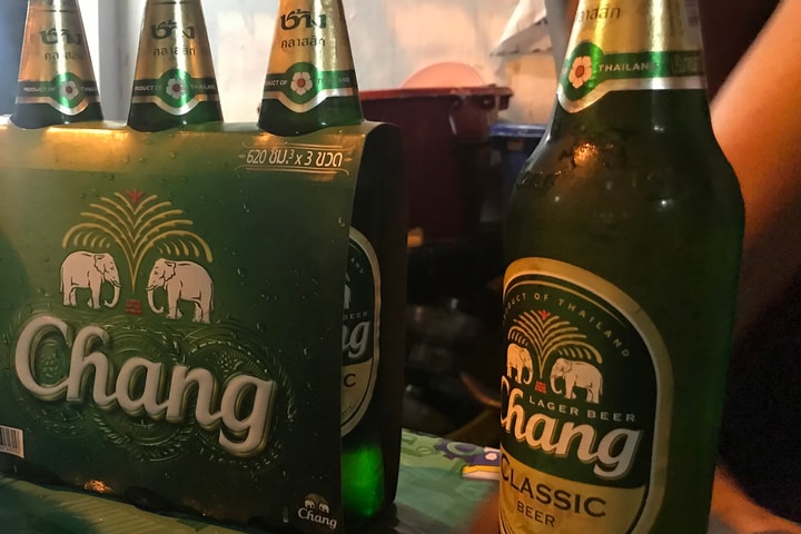 Uống bia rượu không đúng giờ tại Thái Lan sẽ bị phạt 300 USD