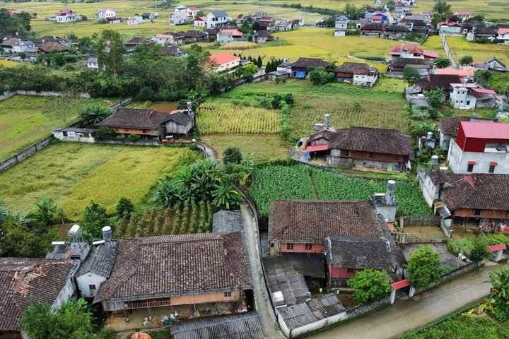 Khám phá ngôi làng 400 nóc nhà của người Tày tại Làng du lịch tốt nhất thế giới