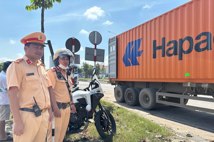 TP Hồ Chí Minh: Xử lý nhiều xe tải vi phạm trên tuyến Mỹ Phước - Tân Vạn