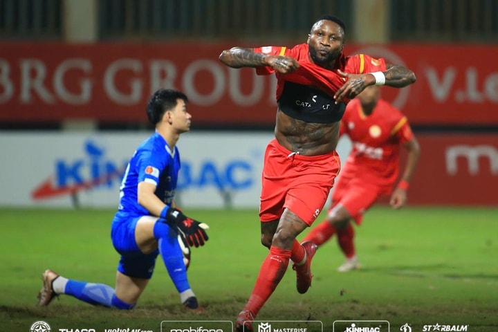 Hoàng Vũ Samson tỏa sáng giúp PVF-CAND giữ điểm trước Thể Công - Viettel