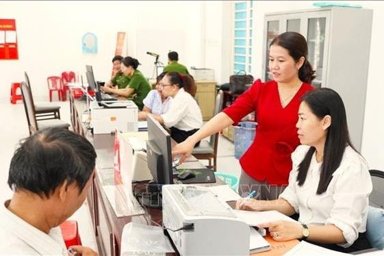 Kết luận của Bộ Chính trị về một số giải pháp đột phá trong tuyển dụng, bố trí, sử dụng, đãi ngộ cán bộ