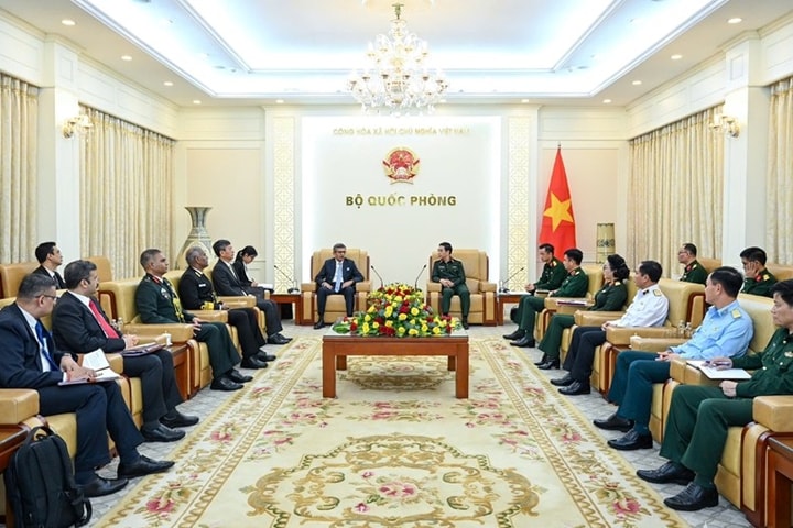 Đại tướng Phan Văn Giang tiếp Thư ký Quốc phòng Ấn Độ