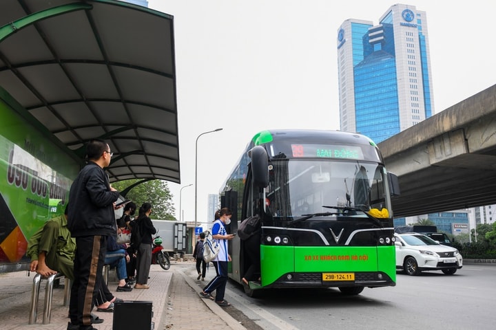 Quyết liệt triển khai lộ trình “xanh hóa” giao thông