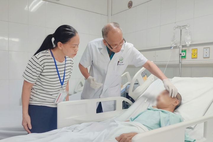 Cú ngã kinh hoàng trong thang máy: Người đàn ông 65 tuổi may mắn “giữ lại được gương mặt”