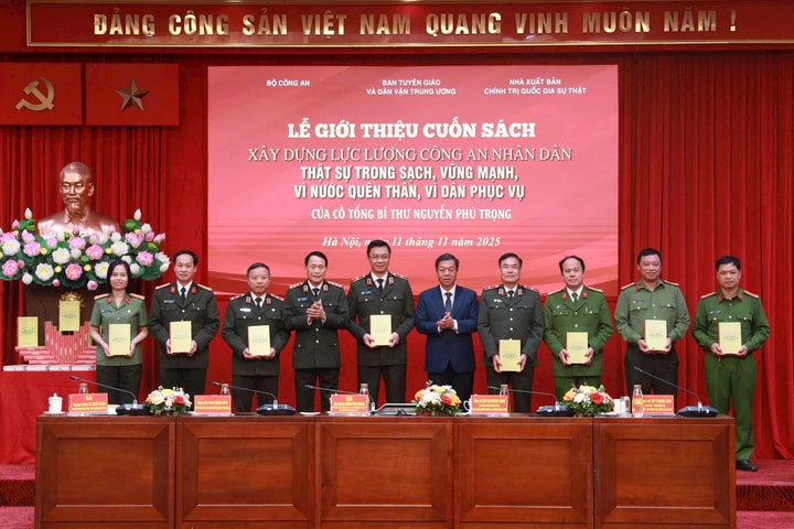 Ra mắt cuốn sách của cố Tổng Bí thư Nguyễn Phú Trọng về xây dựng lực lượng Công an nhân dân trong sạch, vững mạnh