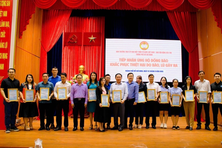 Doanh nghiệp TP Hồ Chí Minh ủng hộ đồng bào vùng lũ hơn 4 tỷ đồng