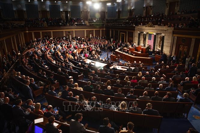 Hạ viện Mỹ thông qua dự luật mở cửa lại chính phủ