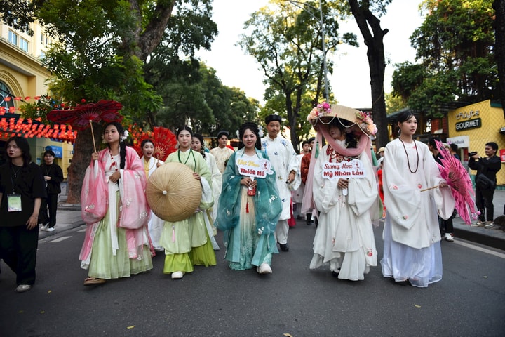 Diễu hành áo dài Hà Nội: Tôn vinh di sản trong không gian đậm văn hóa, lịch sử của Thủ đô